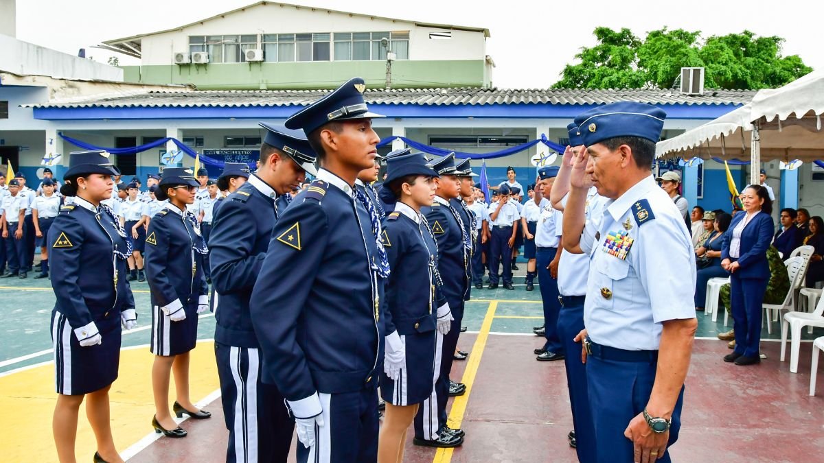 La influencia militar en la educación refuerza el liderazgo juvenil basado en valores nacionales.