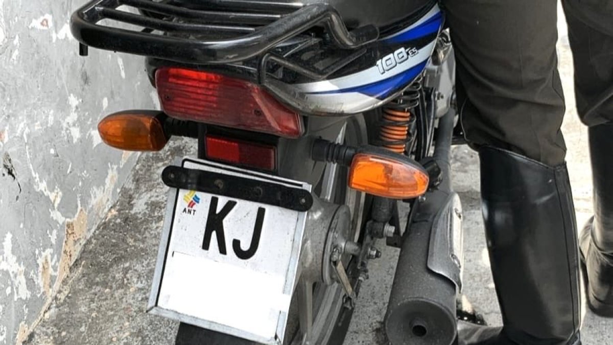 La motocicleta en la que se movilizaba el sospechoso del ataque al mercado Florida Norte.