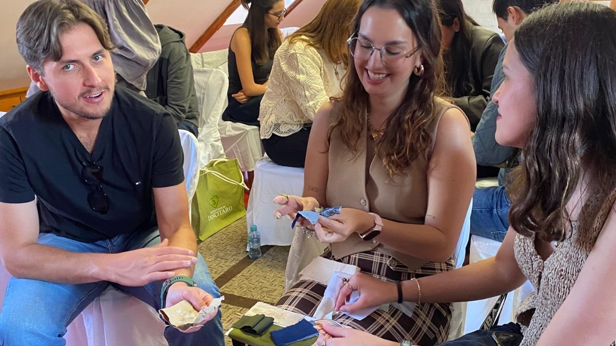 Punto de Fuga: una iniciativa universitaria que impulsa la moda sostenible ecuatoriana desde la educación, la identidad y la conciencia ambiental.