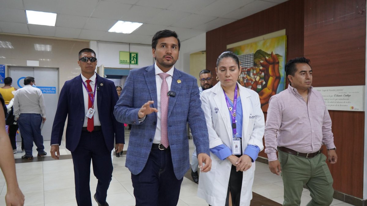 El ministro de Salud Pública, Jimmy Martin, en recorrido por el Hospital Enrique Garcés.