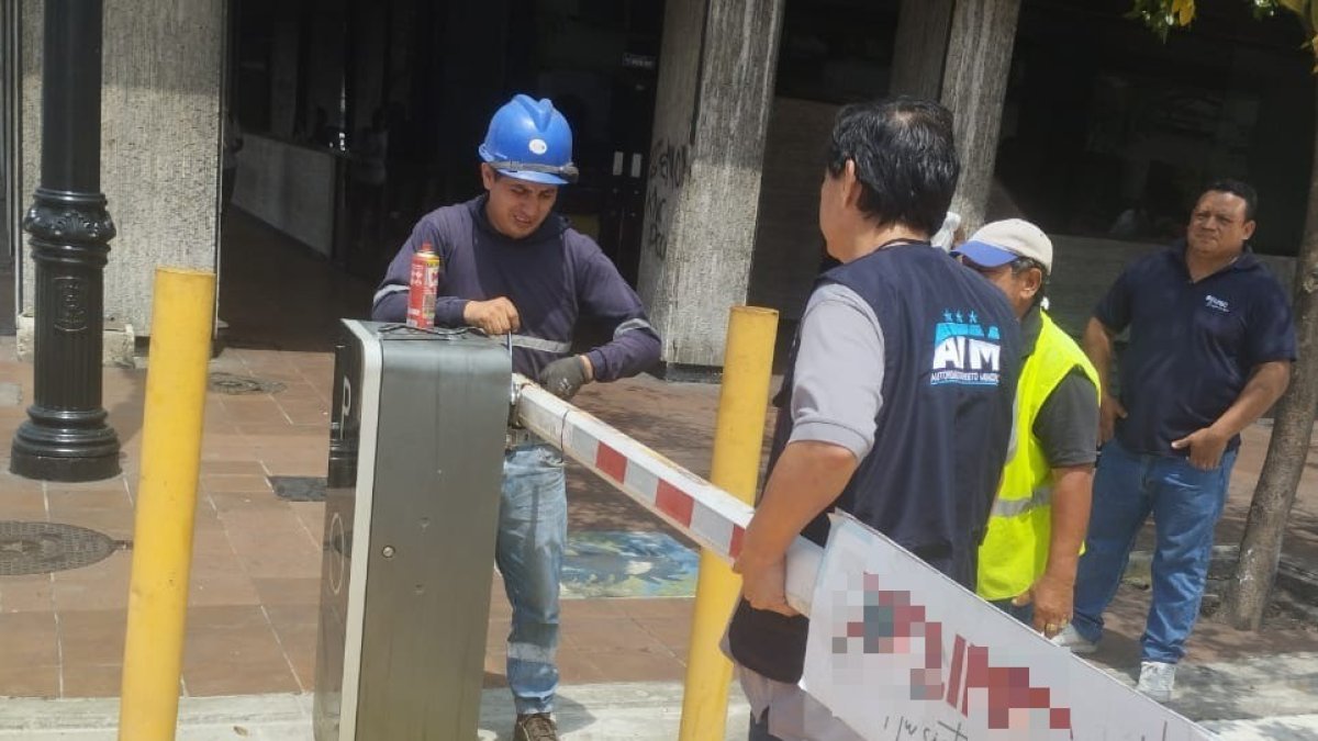 La Agencia de Tránsito y Movilidad (ATM) ha retirado barreras vehiculares en el centro y norte de Guayaquil porque no tenían permiso de instalación.