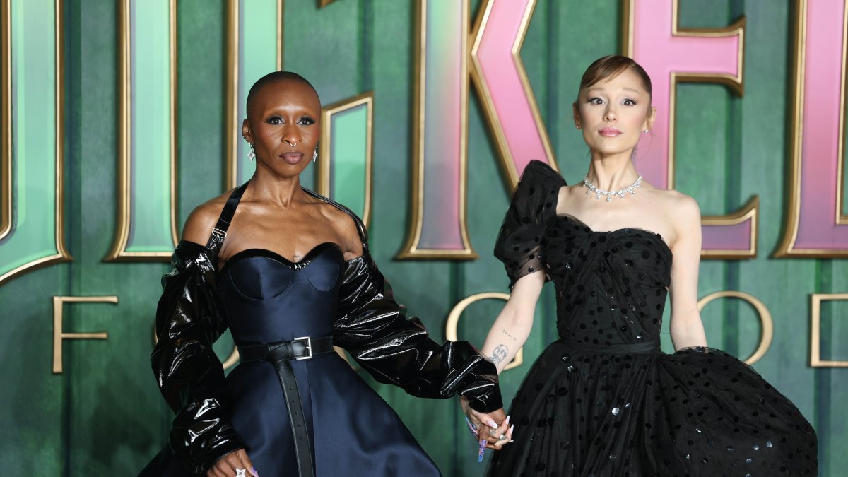Ariana Grande y Cynthia Erivo durante la premiere de ‘Wicked: For Good’ en Londres, el 10 de noviembre.