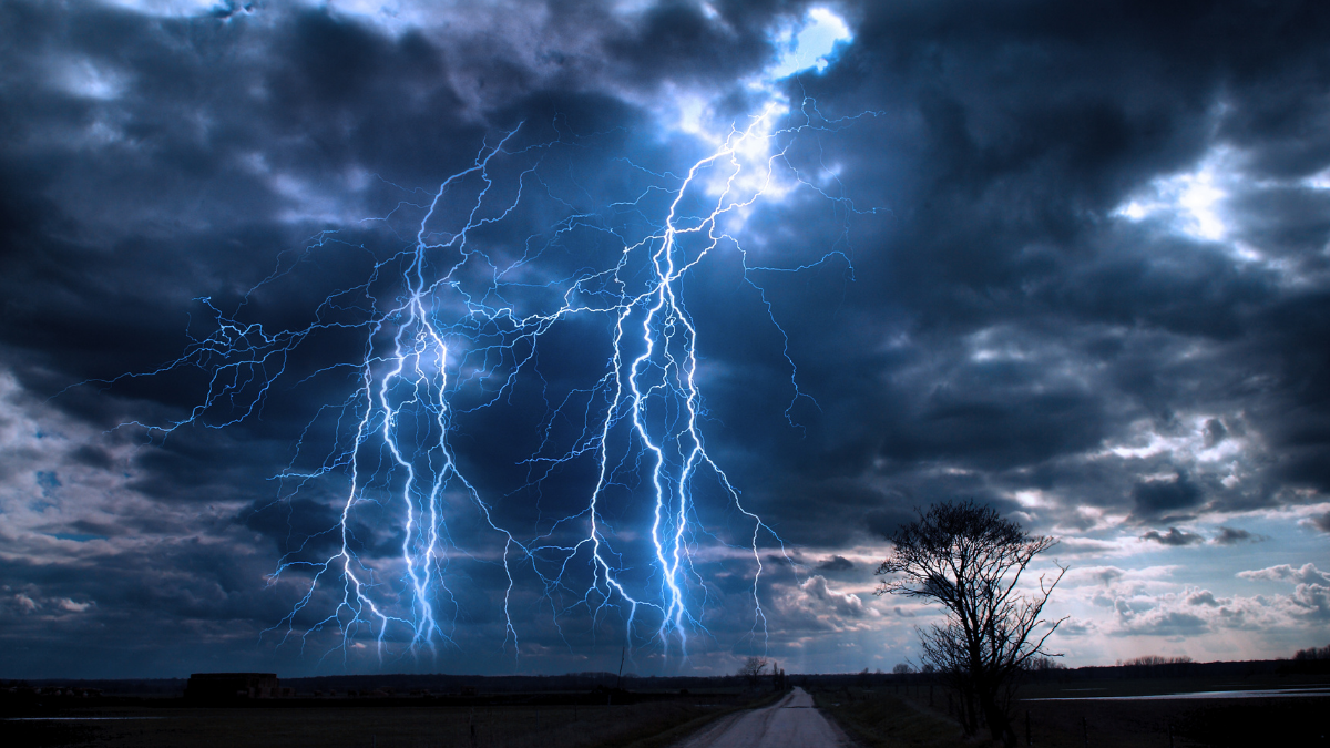 Referencial.Inamhi alerta sobre tormentas eléctricas que afectarán varias provincias del país.