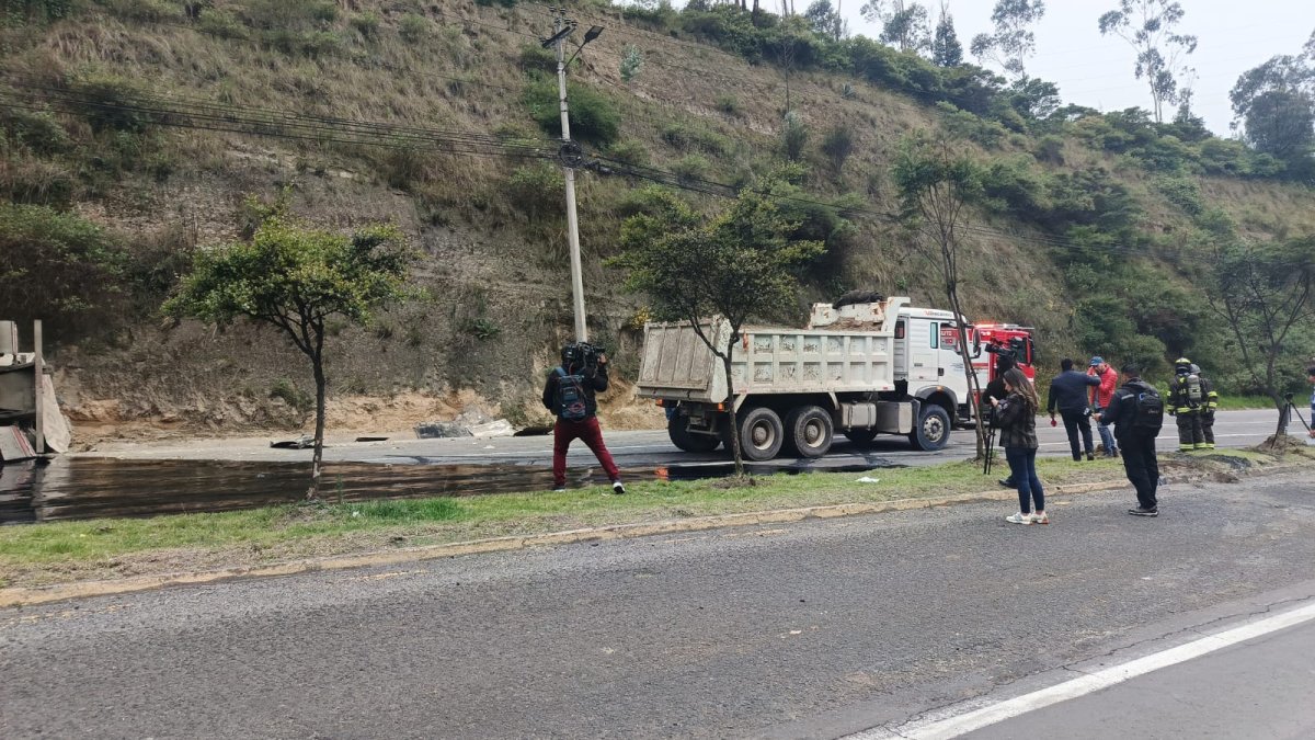 Quito emitió la restricción para que los vehículos pesados circulen por la av. Simón Bolívar y Ruta Viva.