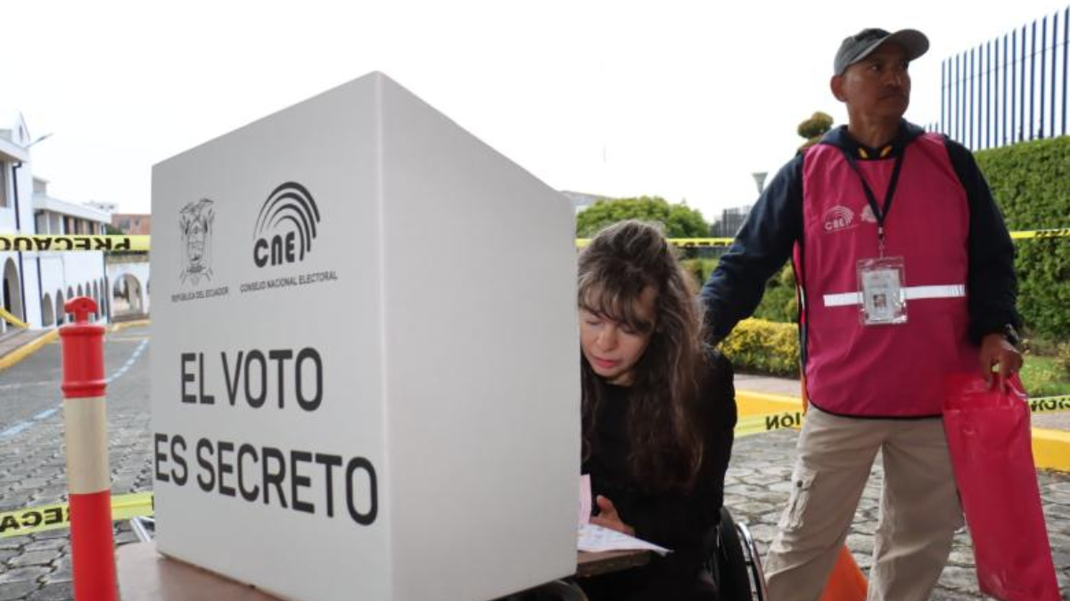 En caso de que gane el SI, el Ecuador acudirá a las urnas dos veces más.