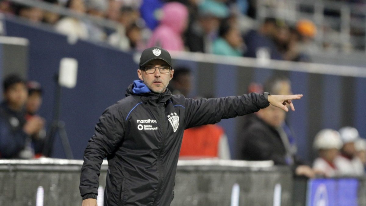 El entrenador español Javier Rabanal está cerca de ganar la LigaPro con Independiente del Valle.