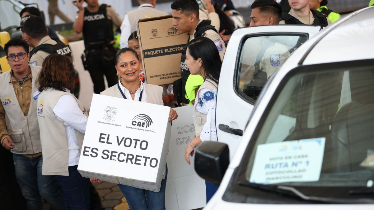 El CNE anunció el inicio de la jornada de voto en casa.