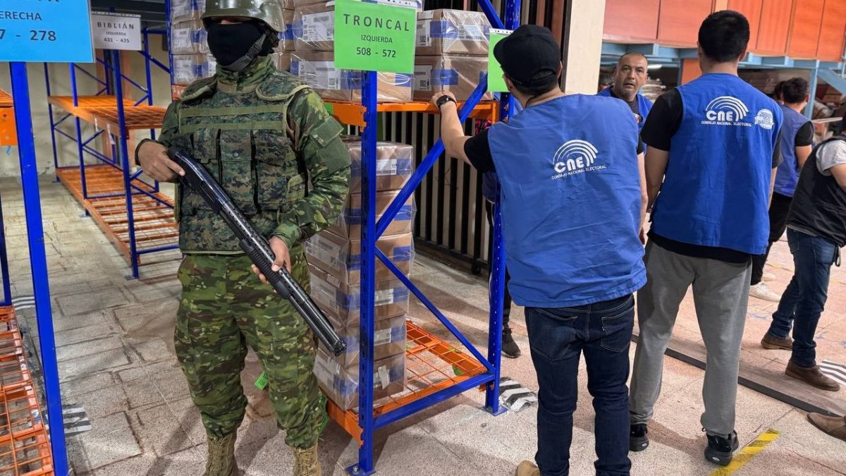 Las Fuerzas Armadas brindarán seguridad en el interior de los recintos militares y custodiarán las urnas para el escrutinio, durante la consulta popular.