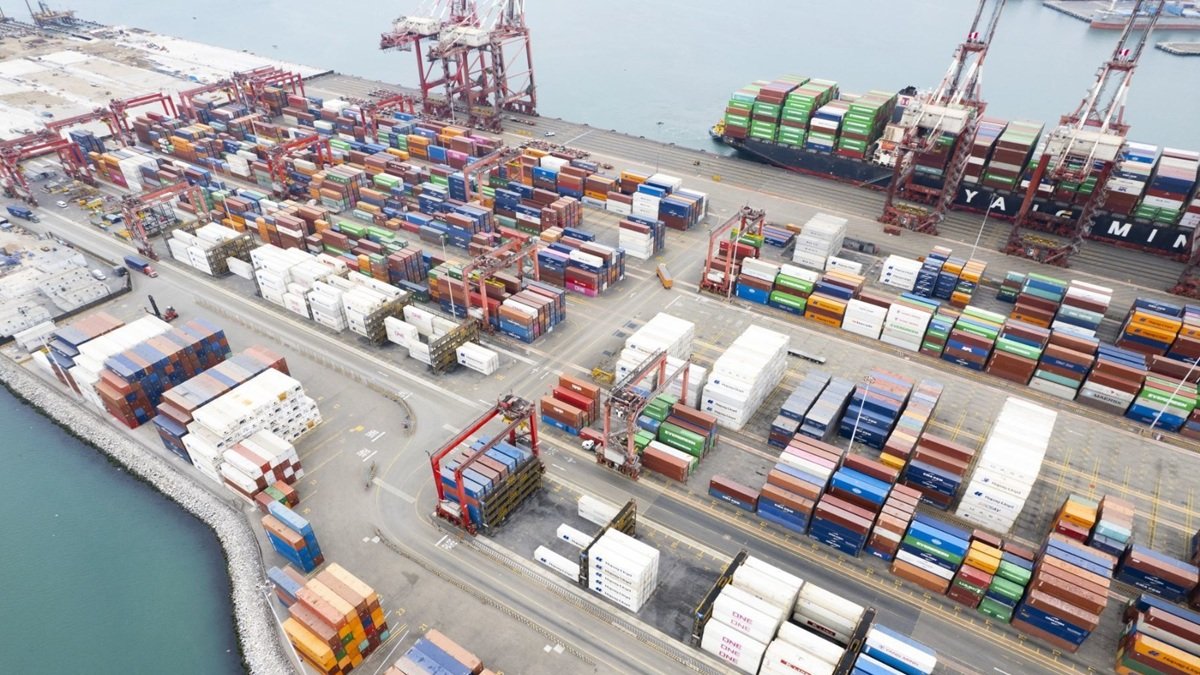 La terminal portuaria proyecta alcanzar un movimiento total de 352.591 TEUs durante 2025.