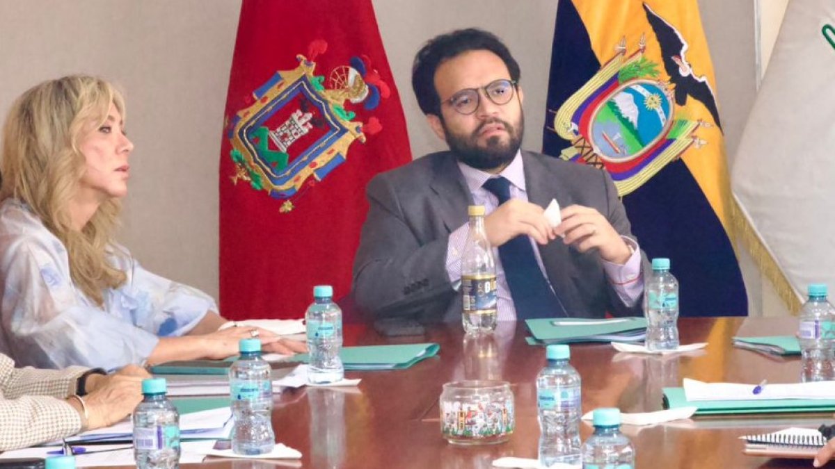 Luego de un pronunciamiento de la Procuraduría, Edgar Lama queda como una especie de 'monarca institucional' en el IESS.