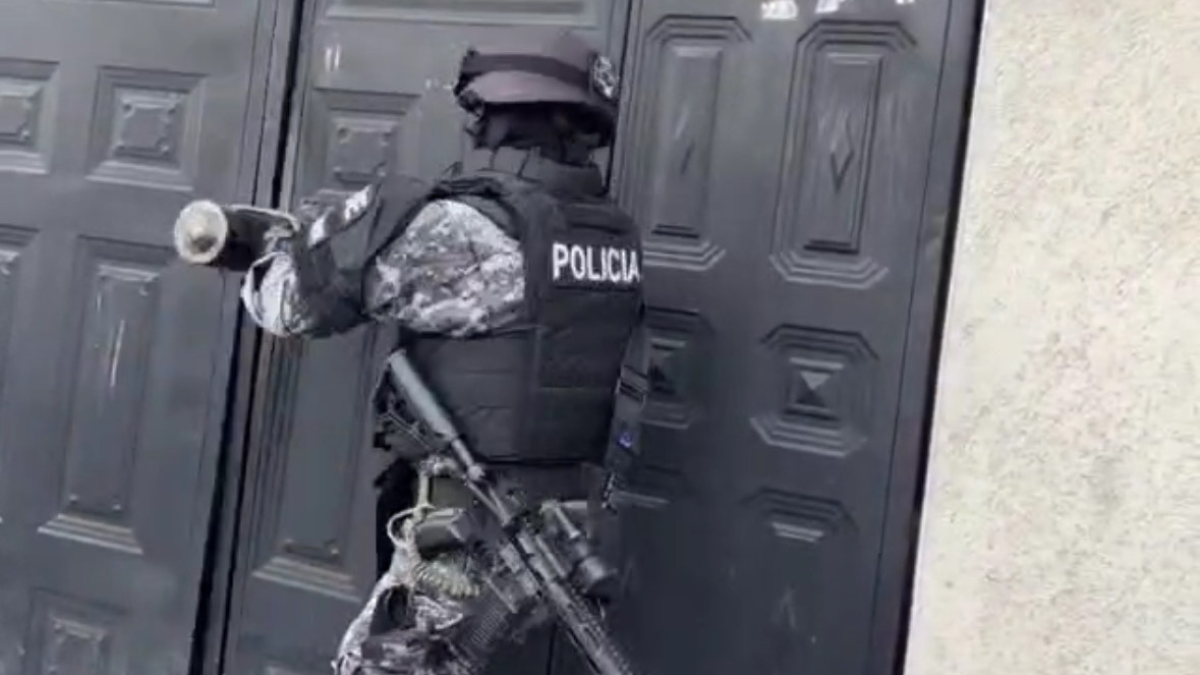 Autoridades ejecutan allanamientos en Manta, Portoviejo y Montecristi por presunta red de robos.