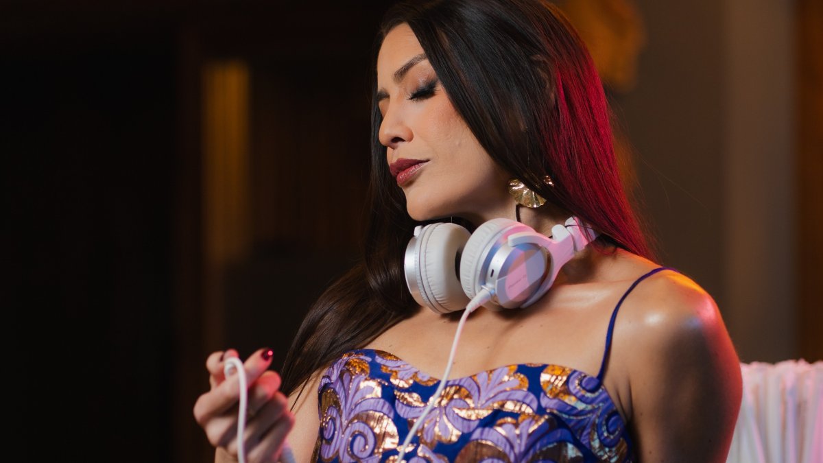 Andrea Nivelo, DJ guayaquileña.