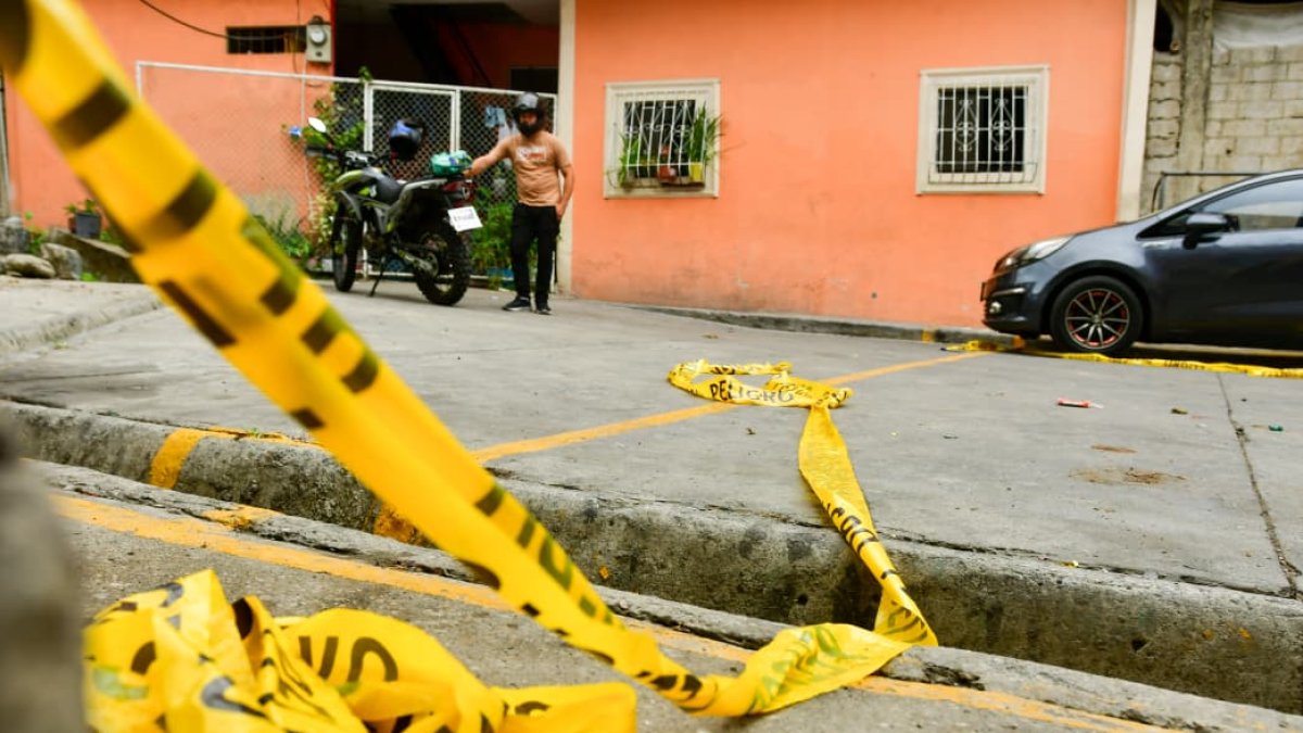 Las víctimas fueron atacadas a través de la ventana de una vivienda en este sector del norte de Guayaquil.