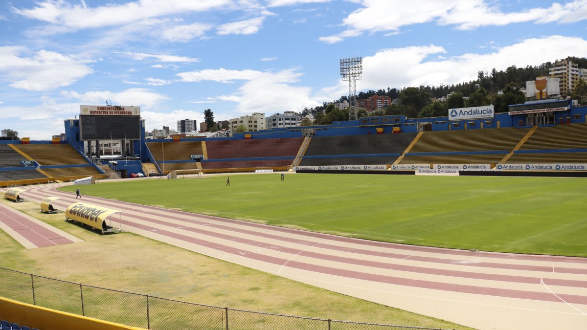 El estadio Olímpico Atahualpa, inaugurado en 1951, ha perdido fuerza ante otros escenarios de Quito, en medio de las varias promesas incumplidas de una renovación.
