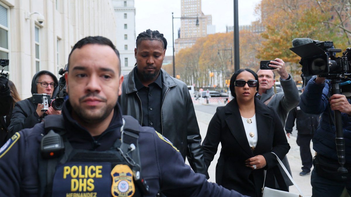 El jugador dominicano Luis Ortiz al momento de llegar a declarar por el caso de apuestas.