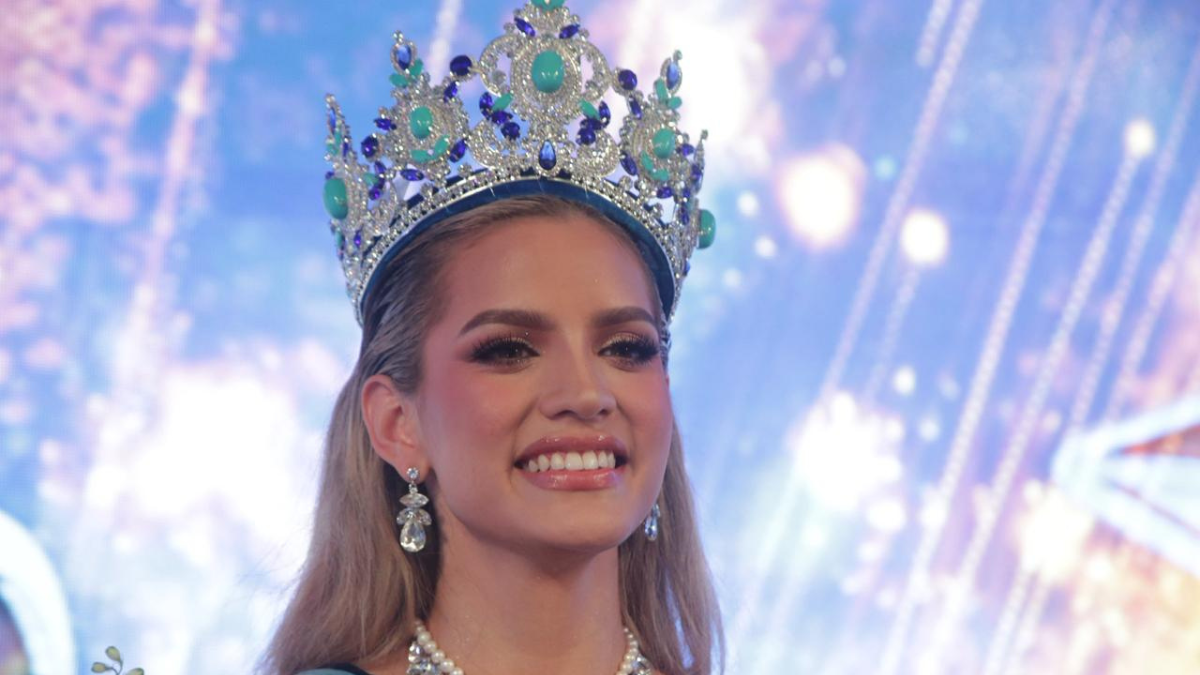 Abby Riqueros fue coronada Reina de Guayaquil 2025.