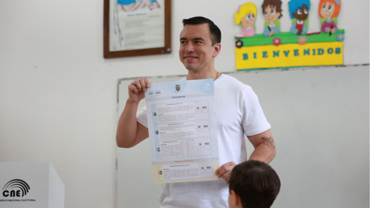 El presidente Daniel Noboa ejerció su derecho al voto en Santa Elena.