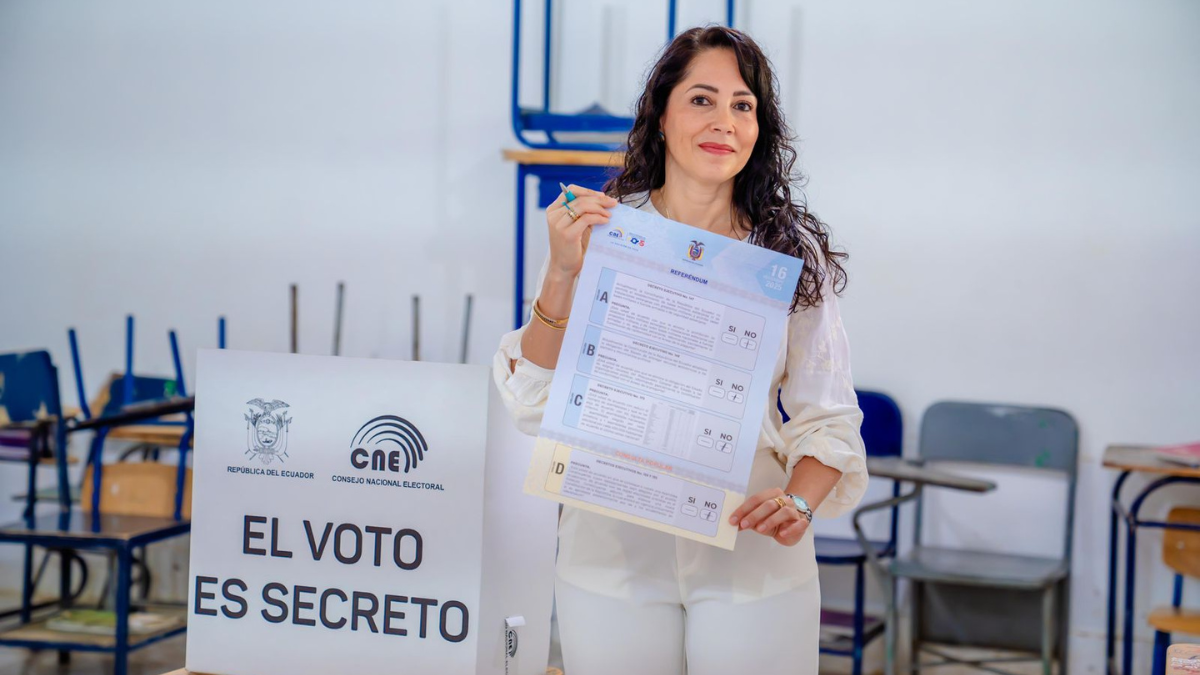 Luisa González ejerció su derecho al voto en Manabí.