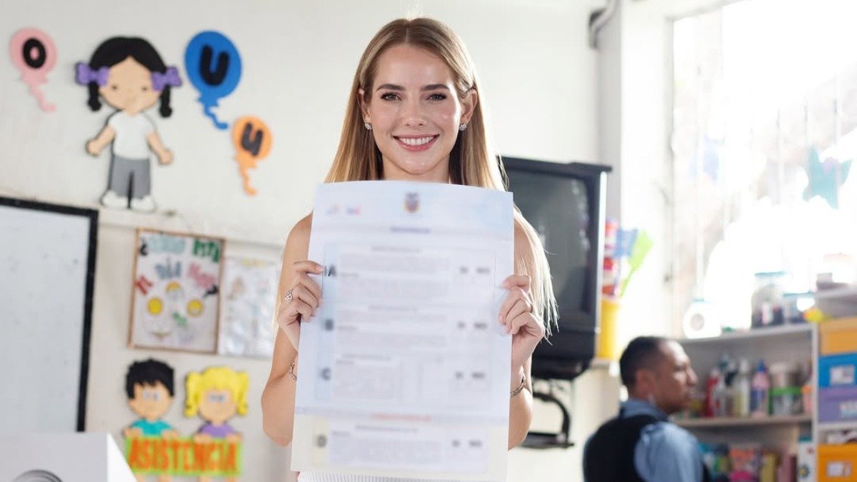 Lavinia Valbonesi vota en Guayaquil junto al presidente Noboa en la jornada 2025