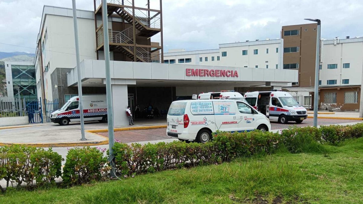 Algunos de los heridos del siniestro vial en Simiatug fueron llevados al hospital docente de Ambato.