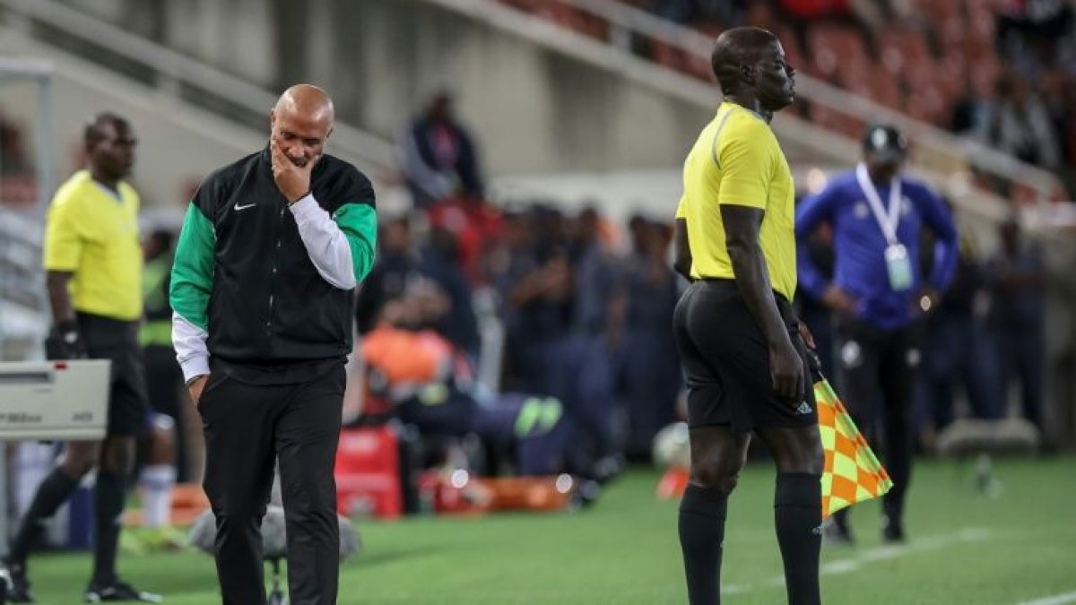 Eric Chelle, DT de Nigeria, denunció después del partido contra la Republica Democrática del Congo que su similar del equipo contrario estaba realizando 