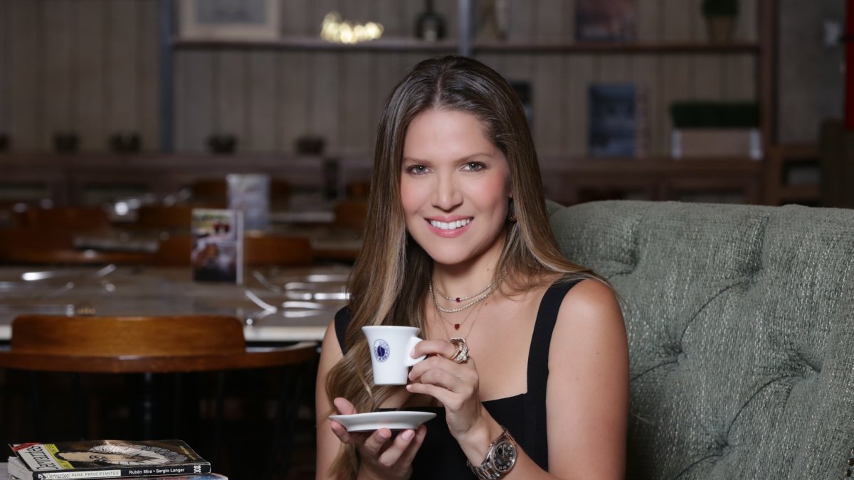 Gastronomía, literatura y calidez es el ambiente que ha creado para los comensales.