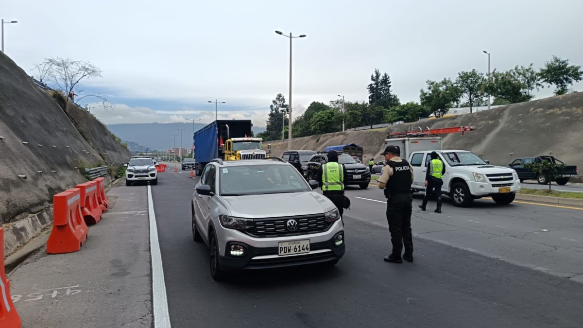 La Agencia Metropolitana de Tránsito realiza nuevos operativos de control en la Ruta Viva.