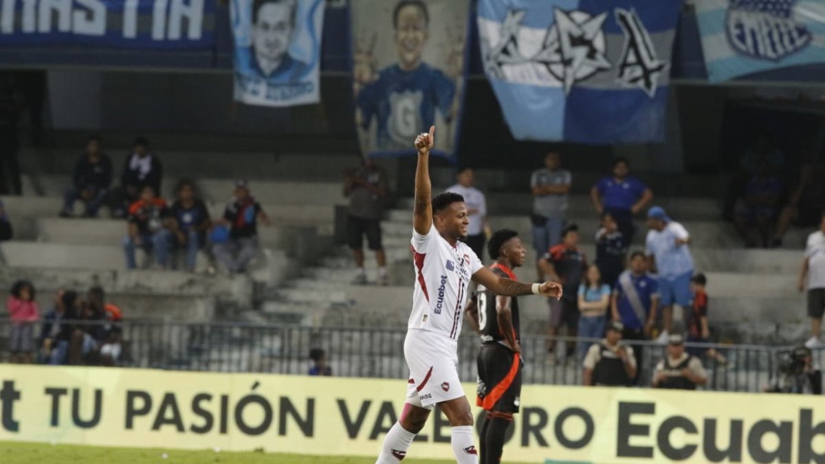 Michael Estrada festeja tras marcar el primer gol de Liga de Quito ante Emelec.