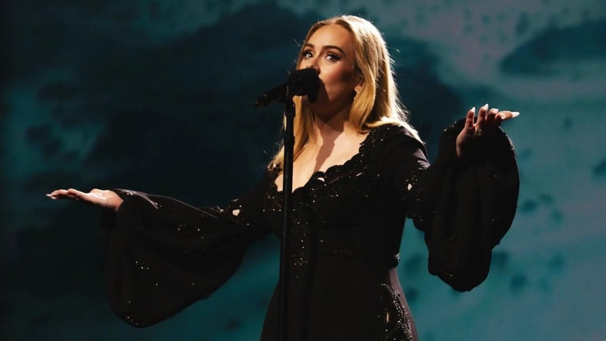Adele durante uno de sus conciertos.