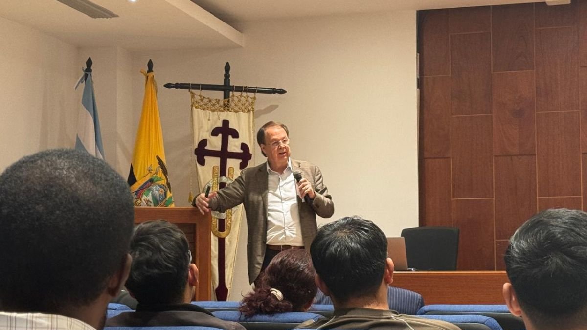El doctor Omar Darío Cardona expone cómo América Latina ha transformado su institucionalidad en gestión del riesgo durante los últimos 40 años.