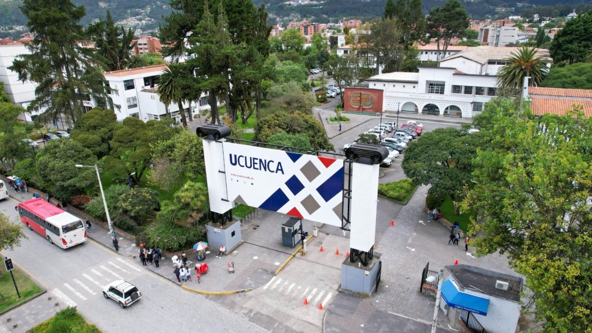 El proceso de elecciones de rector y vicerector de la Universidad de Cuenca fue suspendido por una acción de protección presentada por un precandidato.