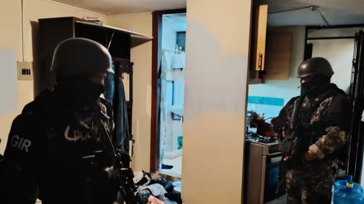 Un allanamiento en Quito permitió capturar a sacapintas que seguían a víctimas en Ibarra.