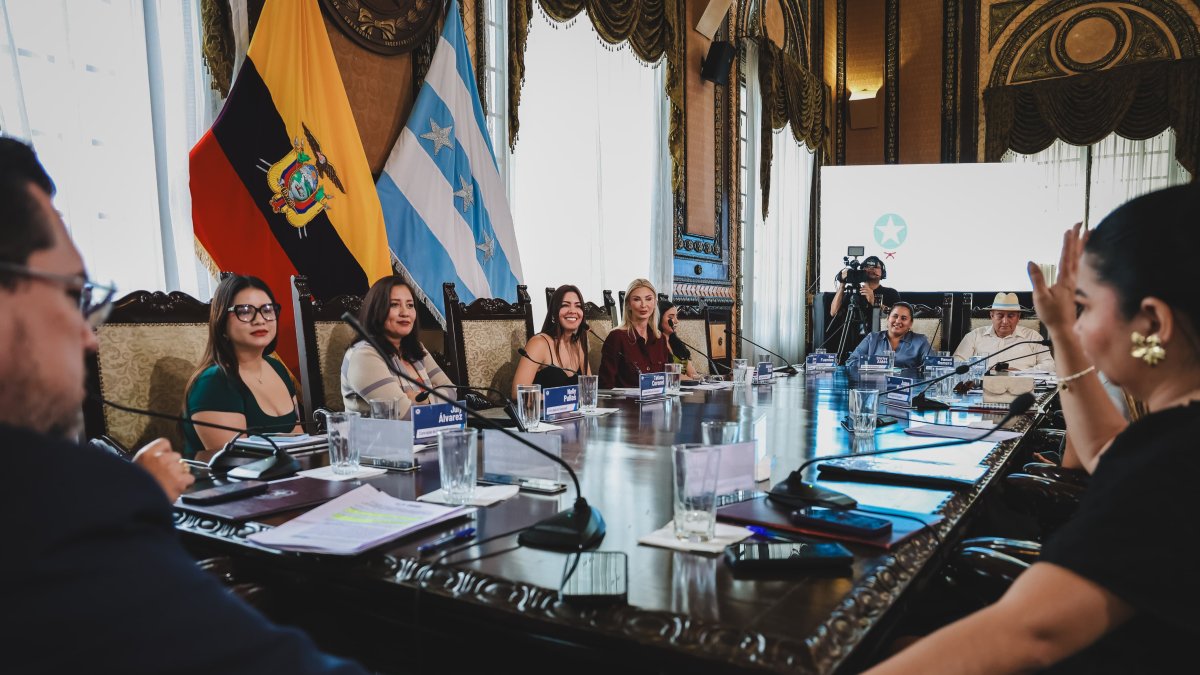 La sesión fue liderada nuevamente por la actual vicealcaldesa, Tatiana Coronel. 