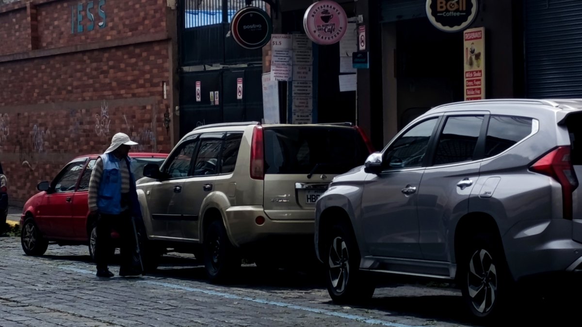 Situación.  Se plantean varios cambios con respecto a los estacionamientos en Riobamba. Hay diversos criterios.