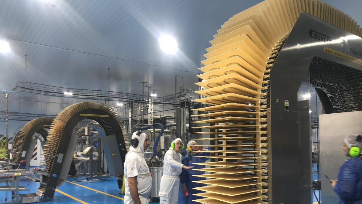 Los trabajadores de las empresas privadas esperan el pago del bono navideño.