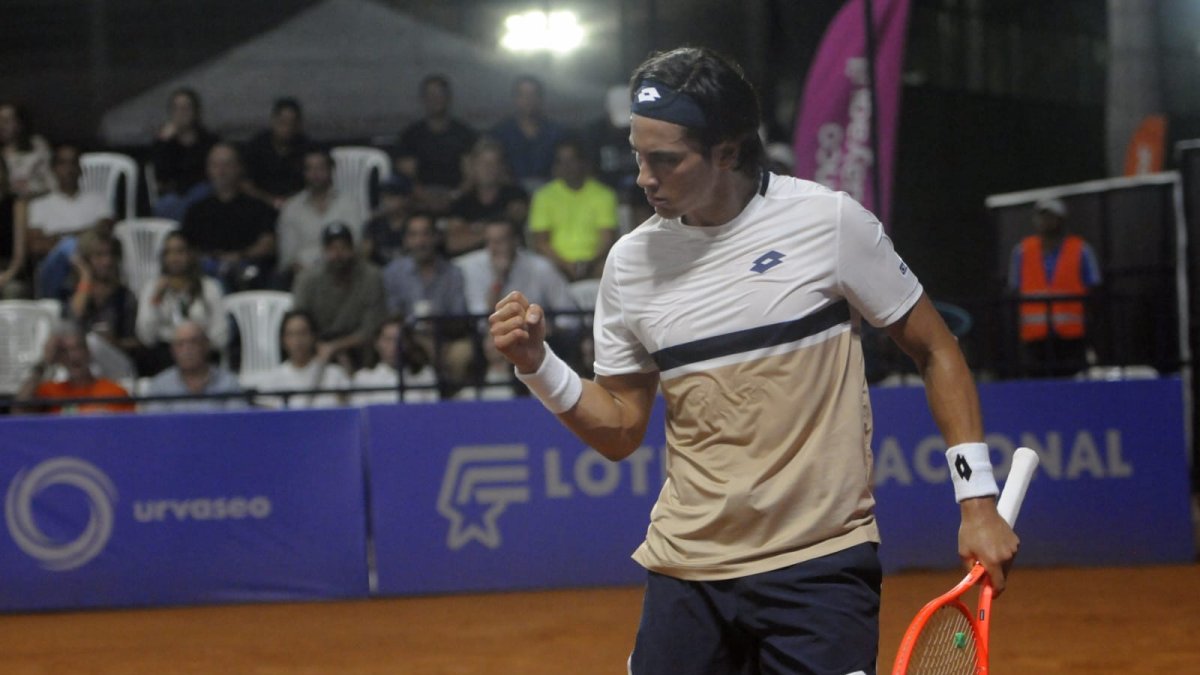 El ecuatoriano Álvaro Guillén venció en el debut a su coterráneo Emilio Camacho.