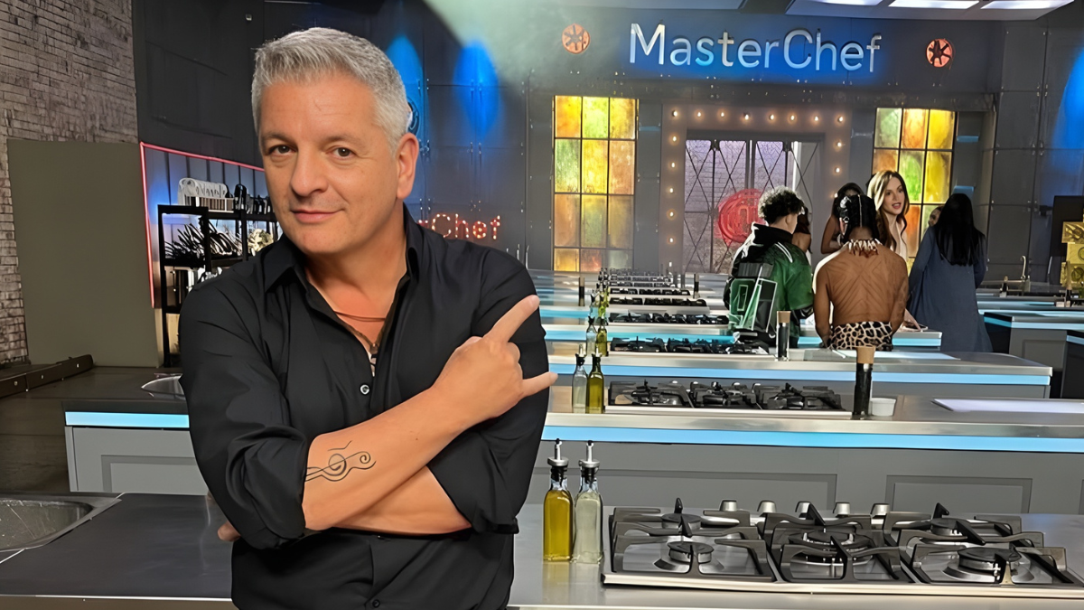 Riccardo Perotti, la leyenda musical que ahora cocina para una nueva generación en MasterChef Celebrity.