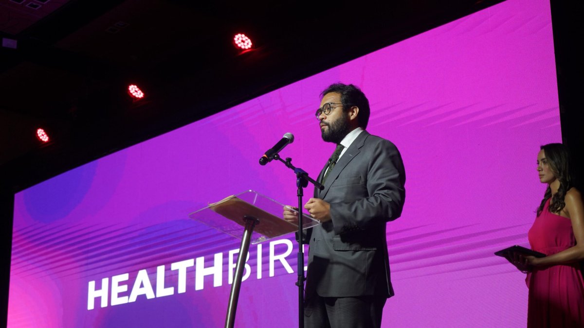 IESS. Edgar Lama aprobó la contratación con su voto dirimente, pero sin tener el apoyo de la vocal de los empleadores María de los Ángeles Rodríguez.