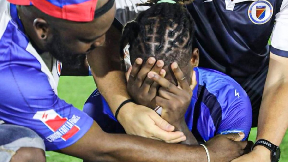 Ricardo Adé, entre lágrimas, celebró la clasificación de Haití al Mundial 2026.