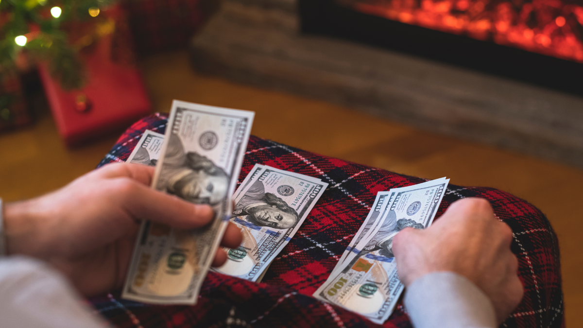 Empleados que mensualizan su décimo tercero reciben pagos proporcionales junto a su salario.