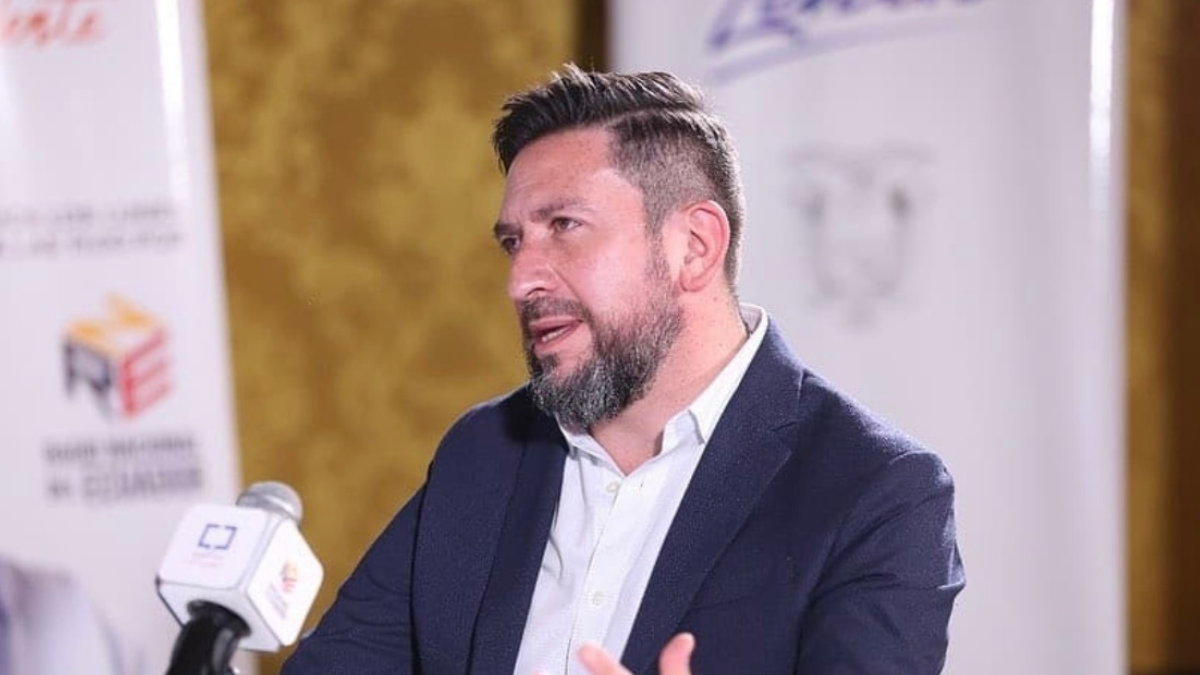 Álvaro Rosero da un paso al costado y renuncia al Ministerio de Gobierno tras su polémica designación