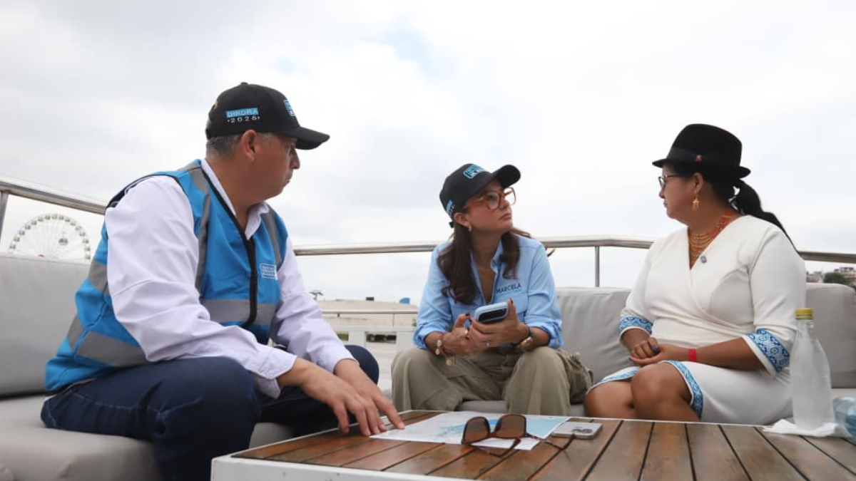 Marcela Aguiñaga y Lourdes Tibán conversaron durante el paseo.