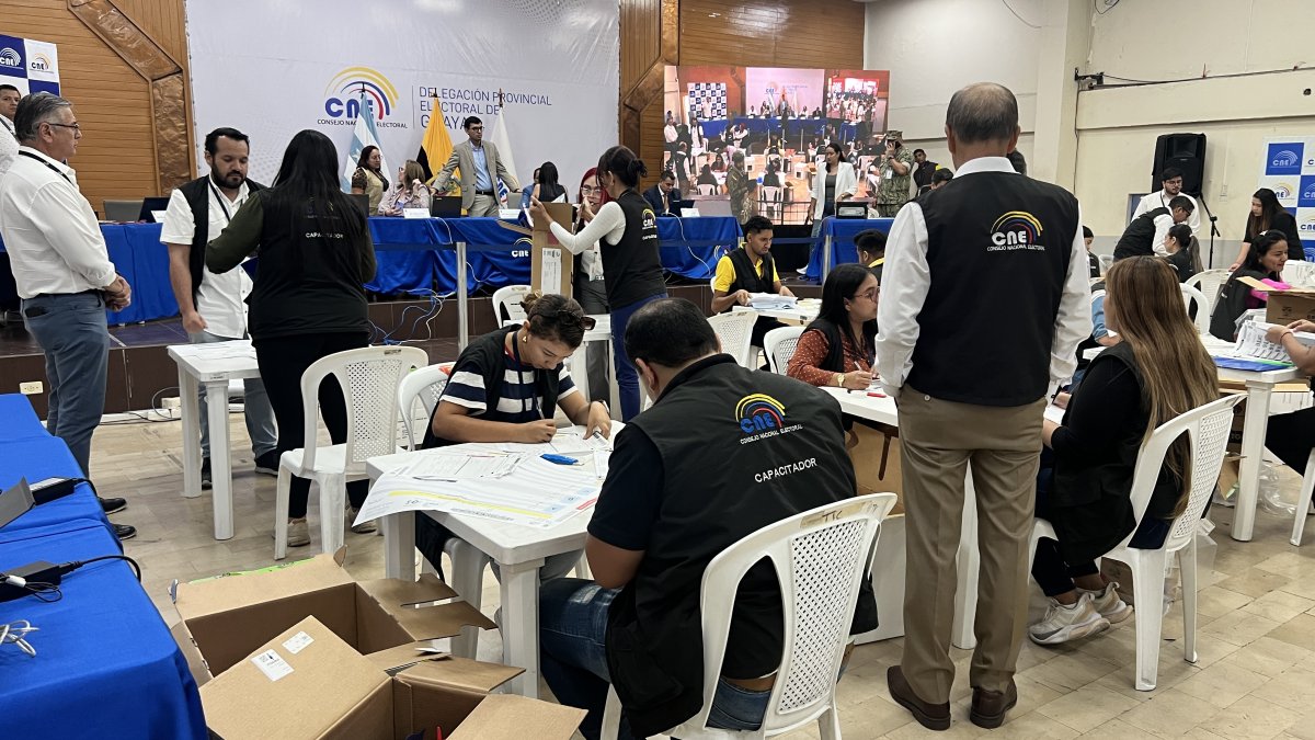 El escrutinio de votos empezó al término de la jornada de votaciones que se realizó el domingo 16 de noviembre.