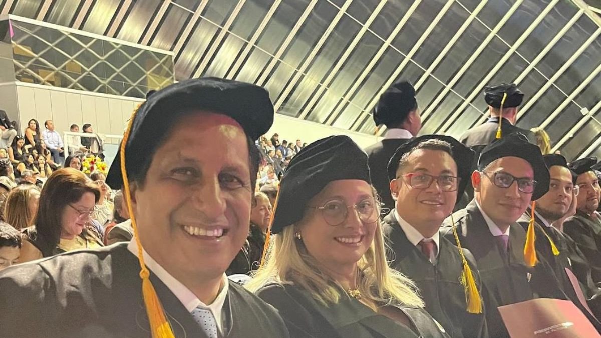 José Francisco Cevallos: del arco al aula, el histórico golero ya es Magíster.