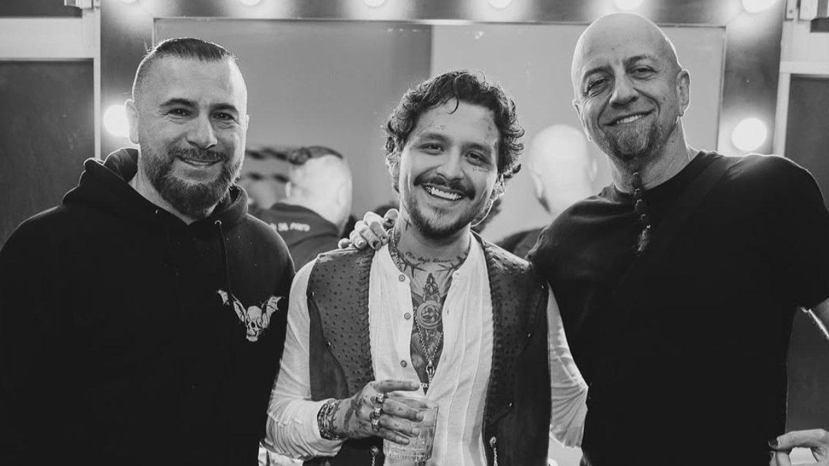 Christian Nodal celebra tras quedar libre de las acusaciones de Universal Music.