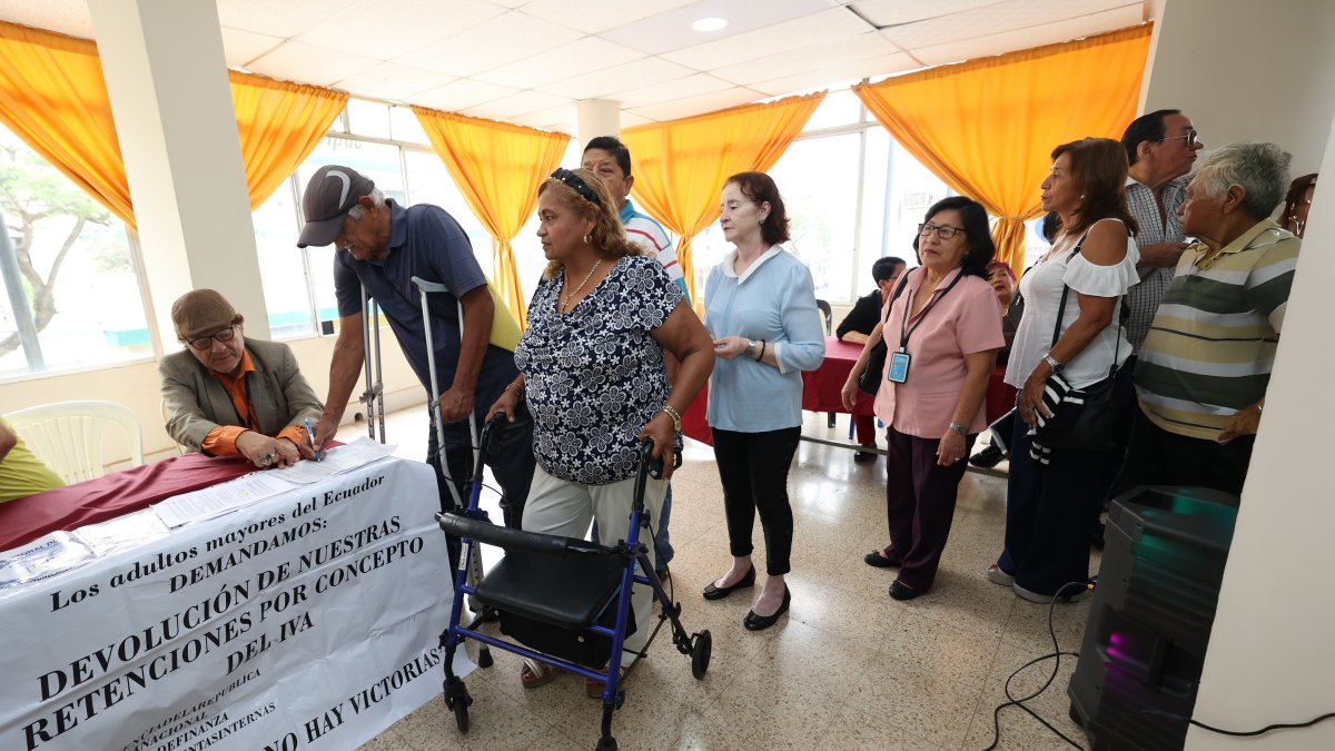 Los adultos mayores piden la devolución a tiempo del IVA.