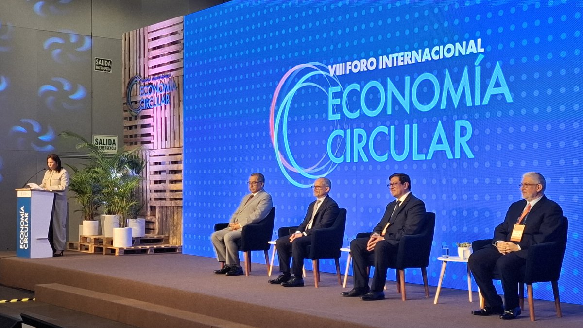 Autoridades y expertos en el octavo Foro Internacional de Economía Circular, celebrado  en Lima
