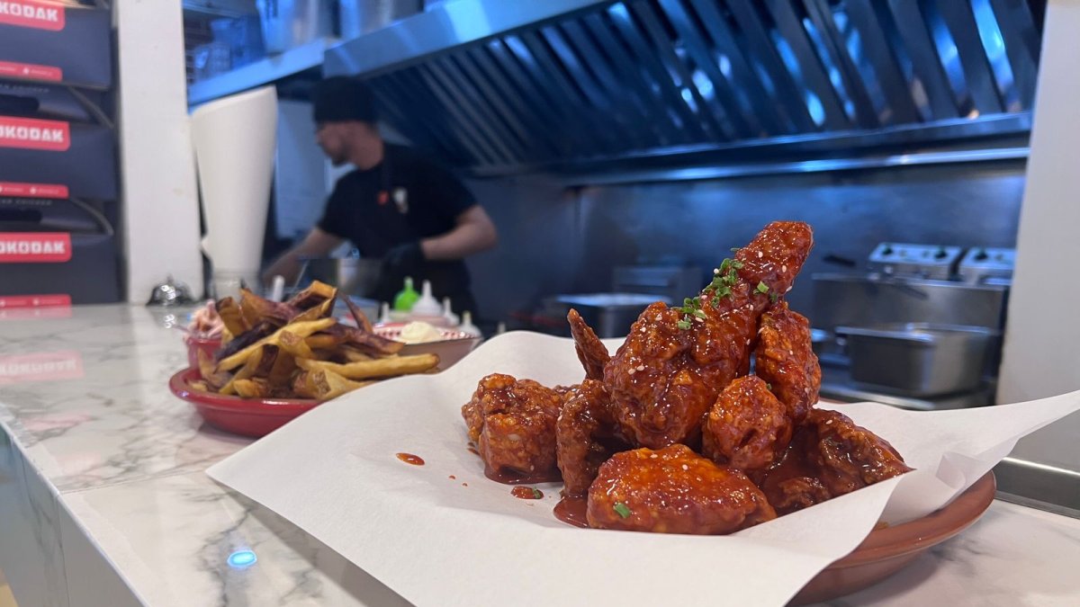 El pollo frito coreano es el plato más solicitado de la gastronomía de ese país.