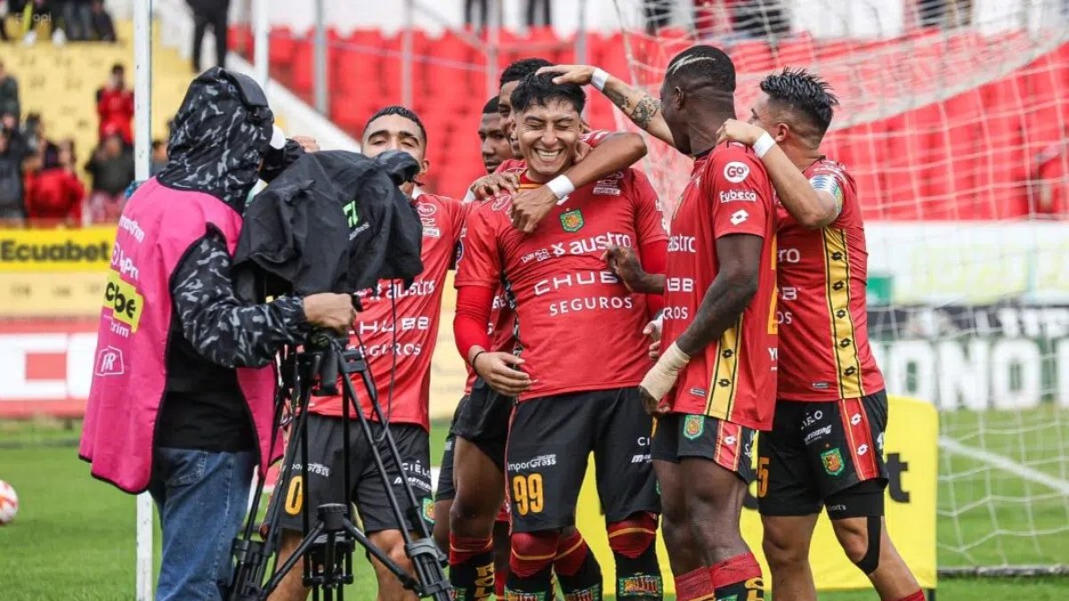 Deportivo Cuenca busca una victoria ante El Nacional.