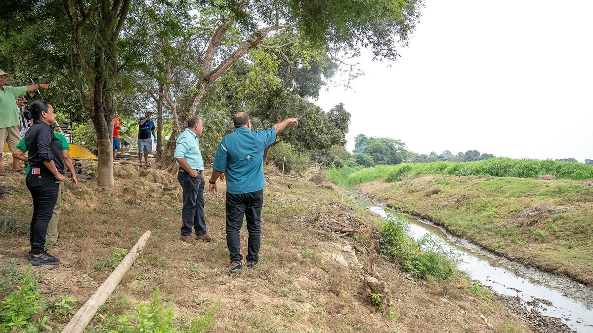Autoridades municipales de Babahoyo recorrieron el recinto La Fortuna; los pobladores esperan que las obras lleguen.